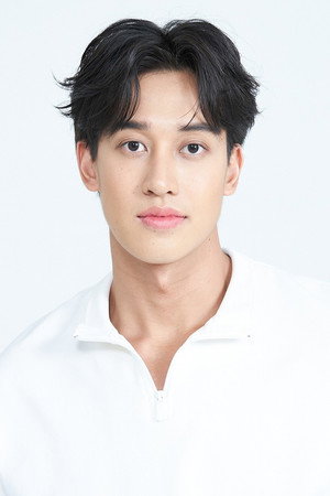 เชลล์ ธกฤต ไชยวุฒิ